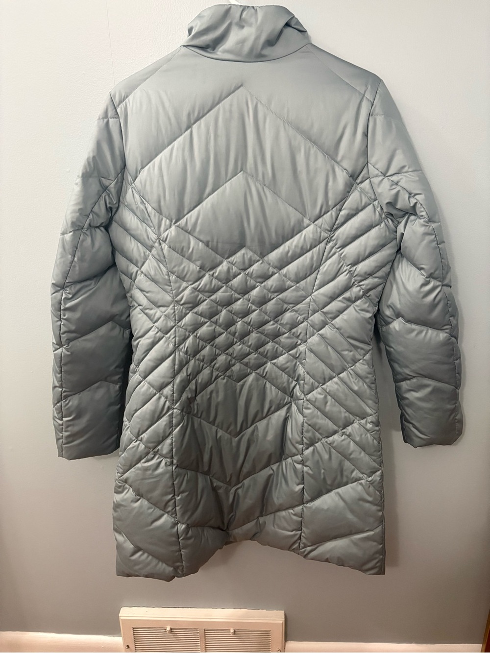 Women's Quilted Puffer Coat - Light Blue/Gray - Picture 4 of 4
